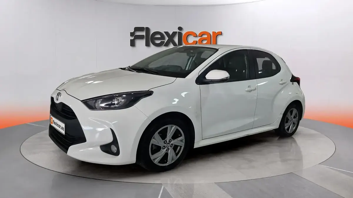 Usado Toyota Yaris Hybrid Active 116 CV (85 kW) 2025 Blanco Berlina