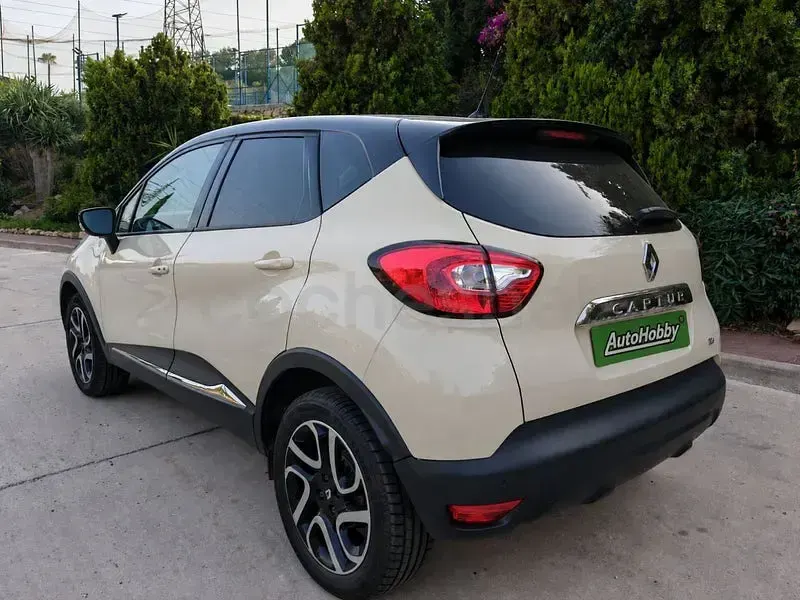 Usado Renault Captur Zen 90 CV (66 kW) 2016 Blanco SUV