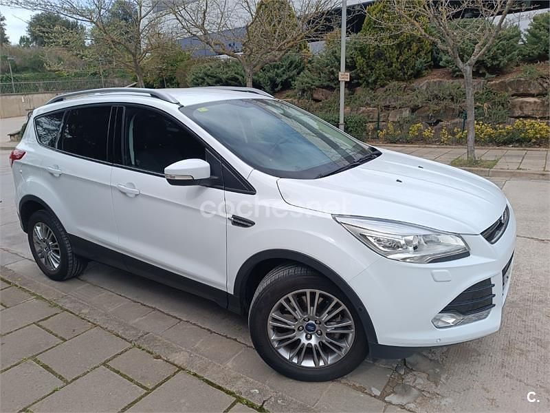 Usado Ford Kuga Titanium 140 CV (102 kW) 2014 Blanco SUV