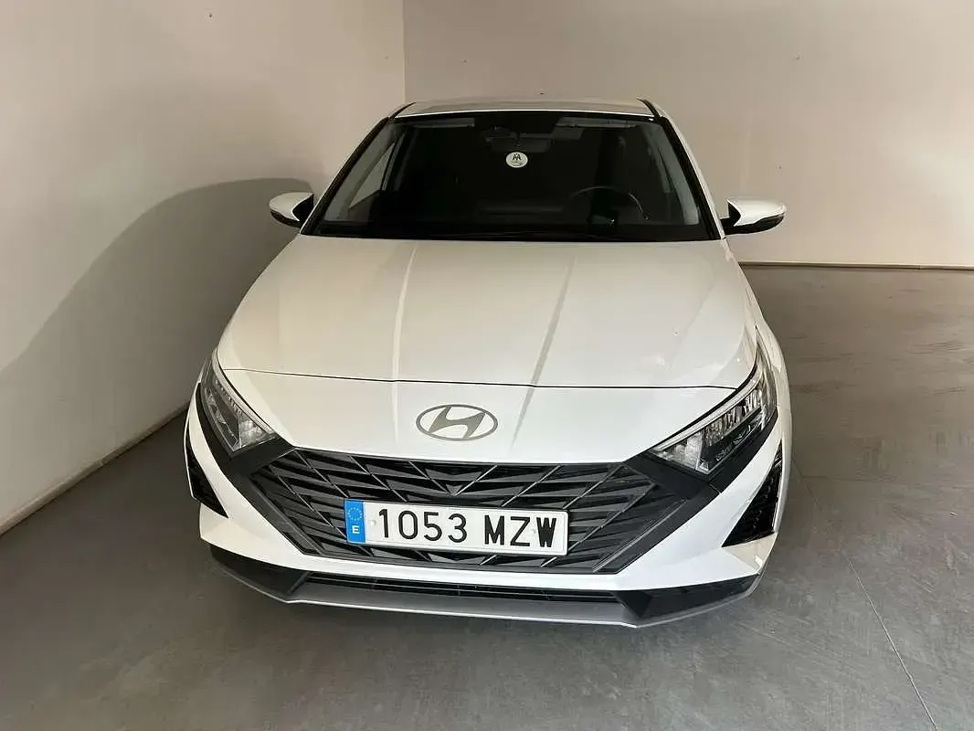 Usado Hyundai i20 80 CV (58 kW) 2025 Blanco Utilitario