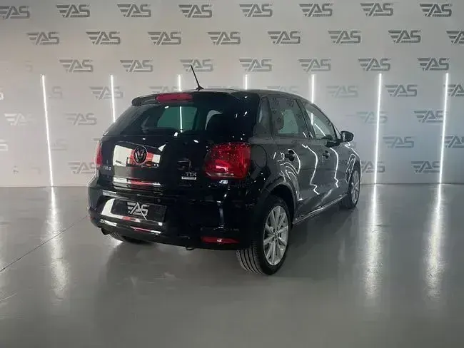 Usado VW Polo 90 CV (66 kW) 2014 Negro Utilitario