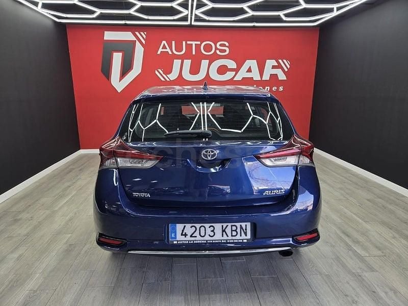 Usado Toyota Auris 116 CV (85 kW) 2017 Azul Berlina