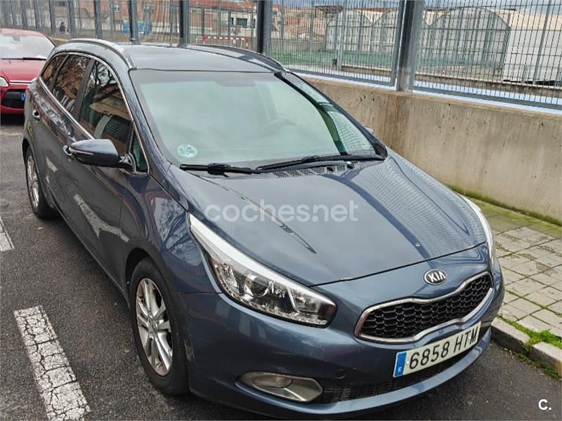 Usado Kia Ceed Sportswagon 128 CV (94 kW) 2012 Azul Familiar