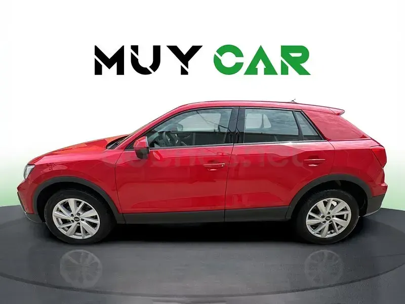 Usado Audi Q2 Ambiente 116 CV (85 kW) 2022 Rojo SUV