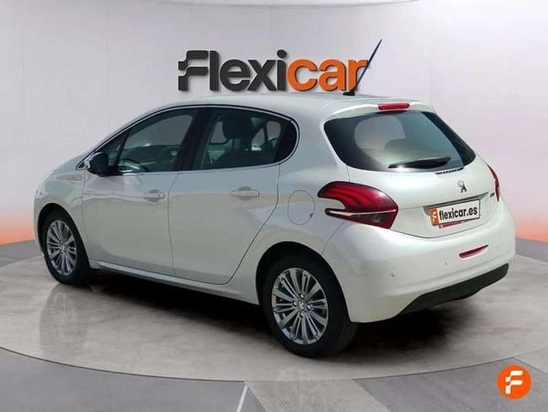Usado Peugeot 208 GT-line 110 CV (80 kW) 2018 Blanco Utilitario