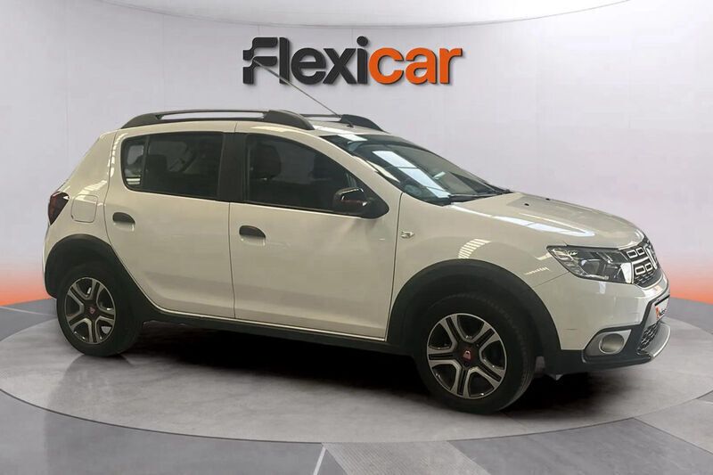 Blanco Usado 2019 Dacia Sandero Essentiel Utilitario | 8790 € (Precio justo) - Imagen 1/4
