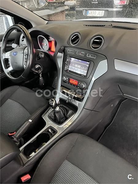 Usado Ford Mondeo Trend 140 CV (102 kW) 2011 Blanco Familiar