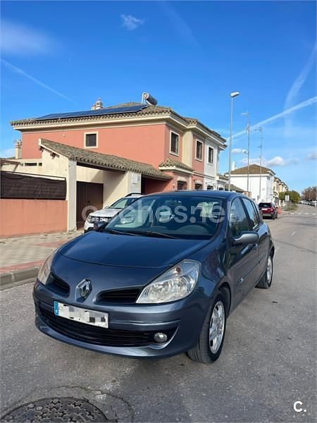 Usado Renault Clio II Dynamique 100 CV (73 kW) 2006 Azul Berlina