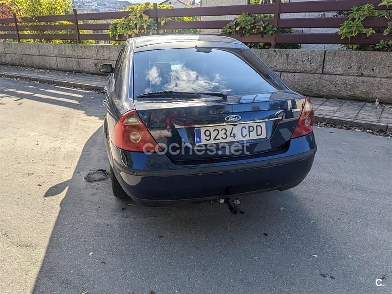 Usado Ford Mondeo Trend 115 CV (84 kW) 2003 Azul Berlina
