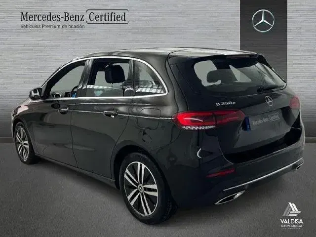 Usado Mercedes B250e 218 CV (160 kW) 2021 Negro noche Utilitario