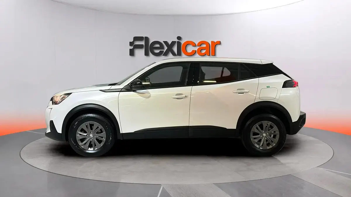 Usado Peugeot 2008 Active 100 CV (73 kW) 2023 Blanco SUV