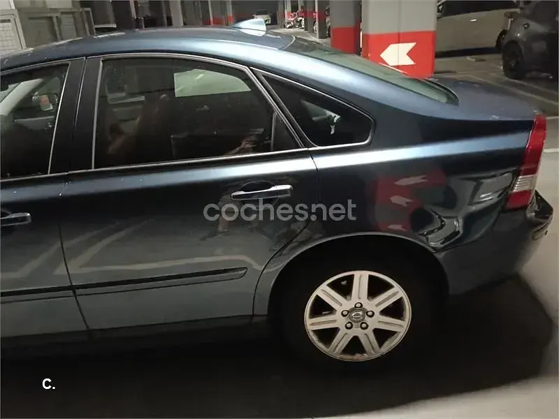 Usado Volvo S40 Kinetic 140 CV (102 kW) 2006 Gris / plata Berlina