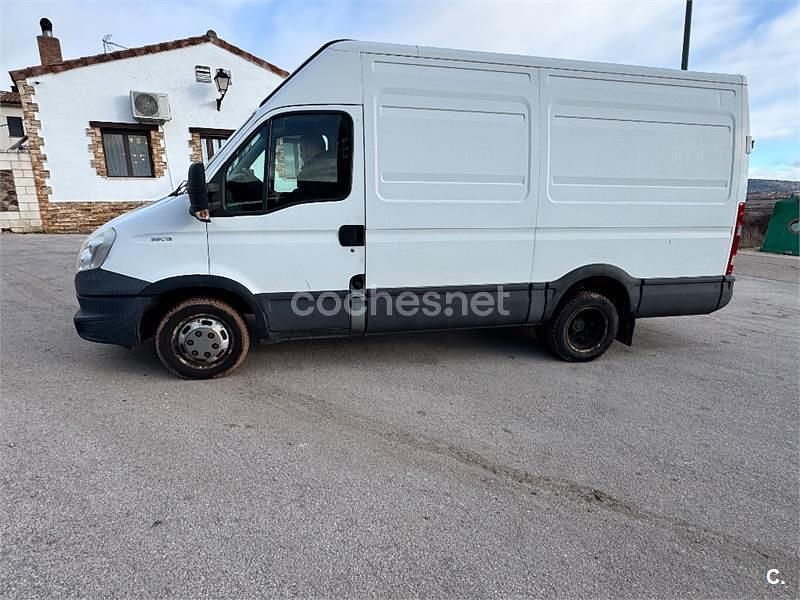 Usado Iveco Daily 146 CV (107 kW) 2012 Blanco Pickup/Camioneta