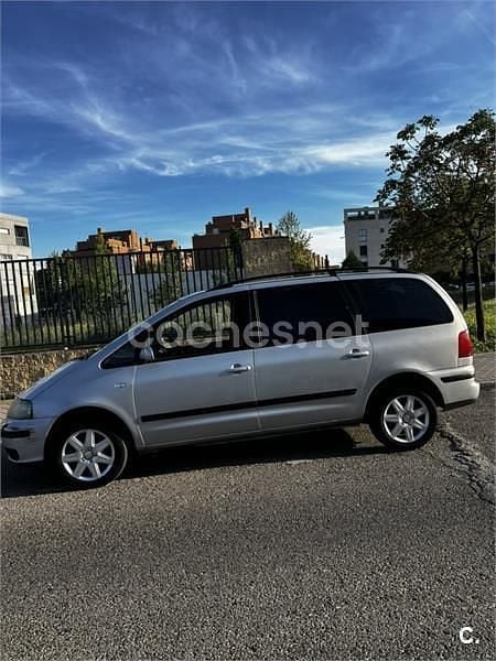 Usado Seat Alhambra 130 CV (95 kW) 2003 Gris / plata Monovolumen