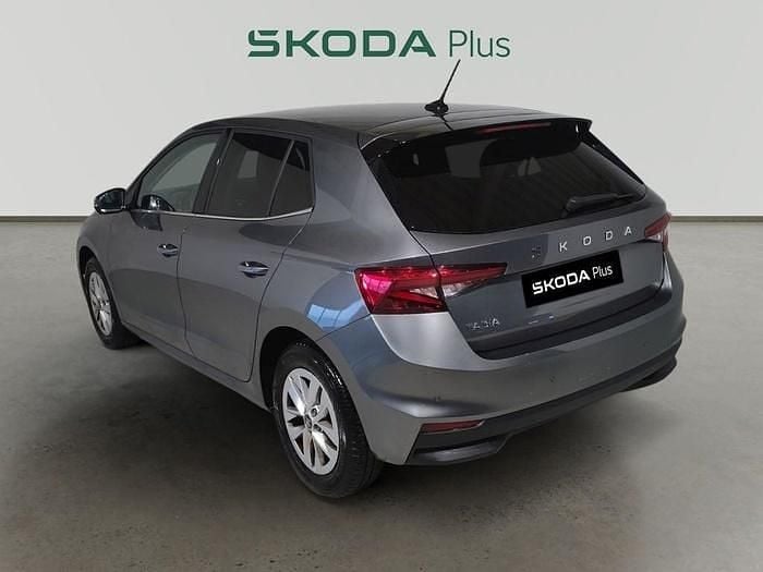 Gris Usado 2025 Skoda Fabia Selection Berlina | 19.900 € (Super precio) - Imagen 1/4