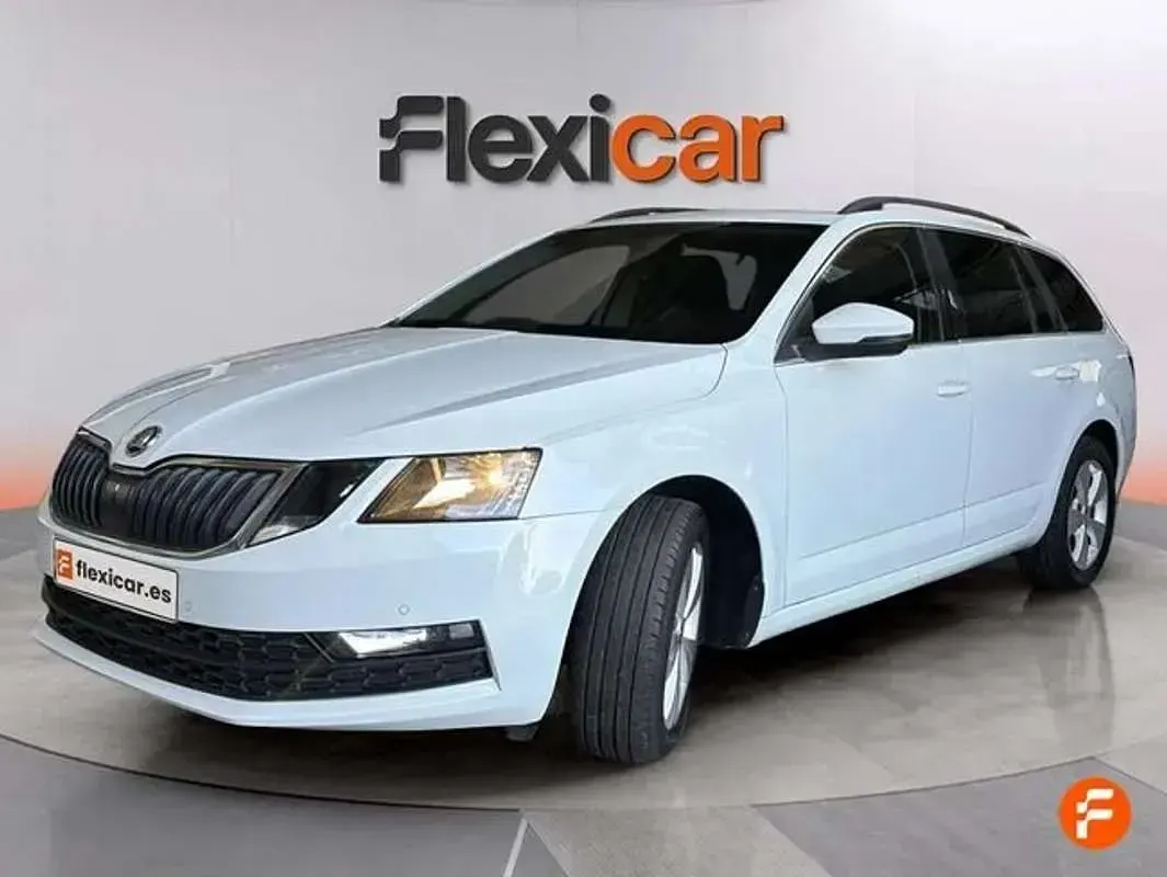 Usado Skoda Octavia Ambition 150 CV (110 kW) 2020 Blanco Familiar