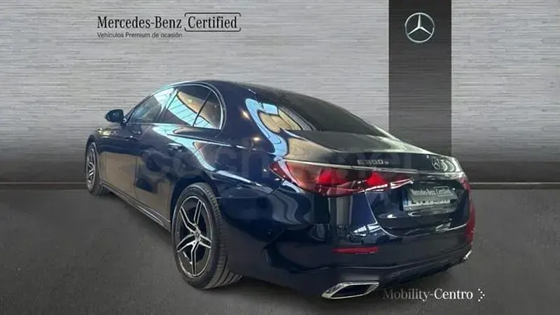 Usado Mercedes E300 313 CV (230 kW) 2024 Azul náutico Berlina