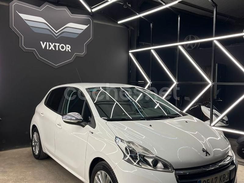 Usado Peugeot 208 Style 82 CV (60 kW) 2017 Blanco Utilitario