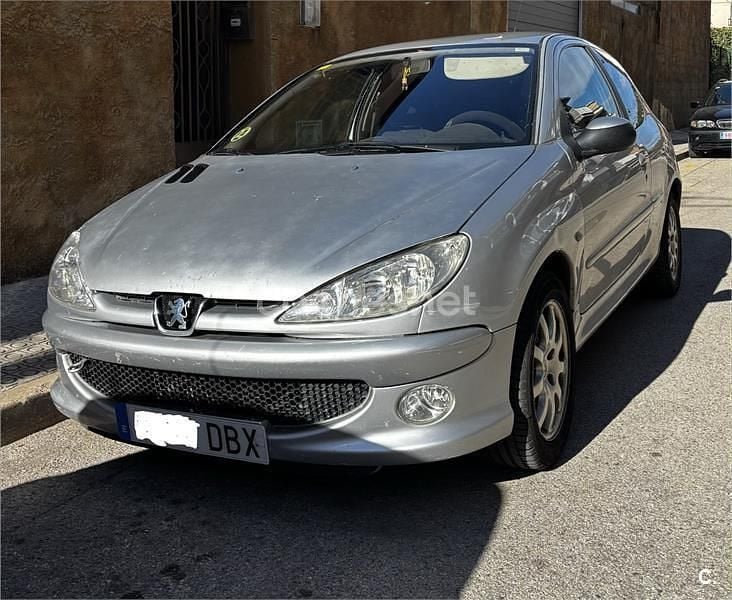 Usado Peugeot 206 Quiksilver 90 CV (66 kW) 2004 Gris / plata Berlina