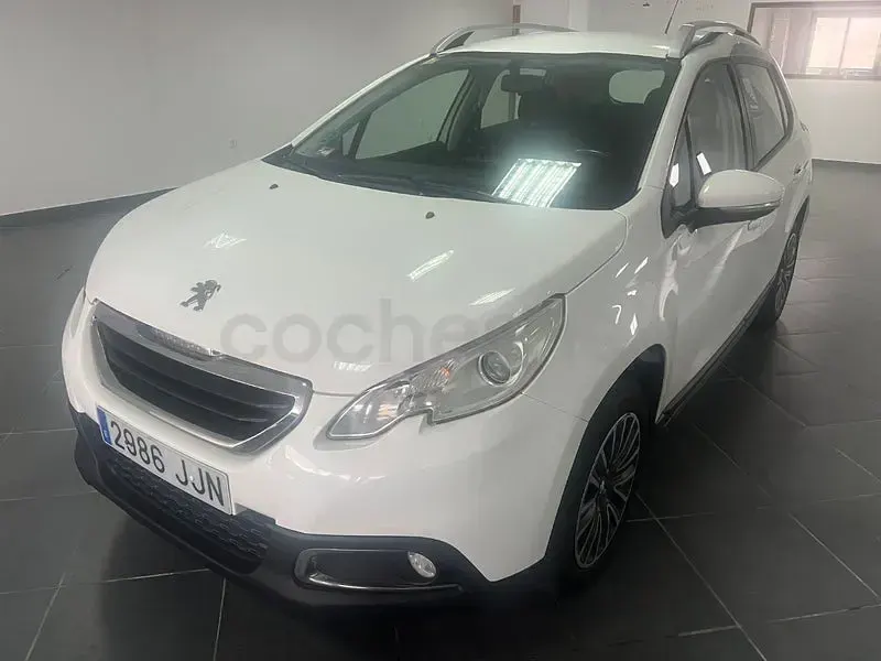 Usado Peugeot 2008 Allure 100 CV (73 kW) 2015 Marrón SUV