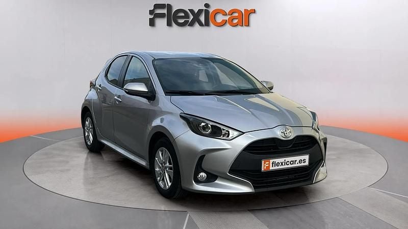 Usado Toyota Yaris Edition 125 CV (91 kW) 2022 Gris Utilitario