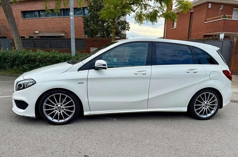 Usado Mercedes B200 136 CV (100 kW) 2018 Blanco Monovolumen