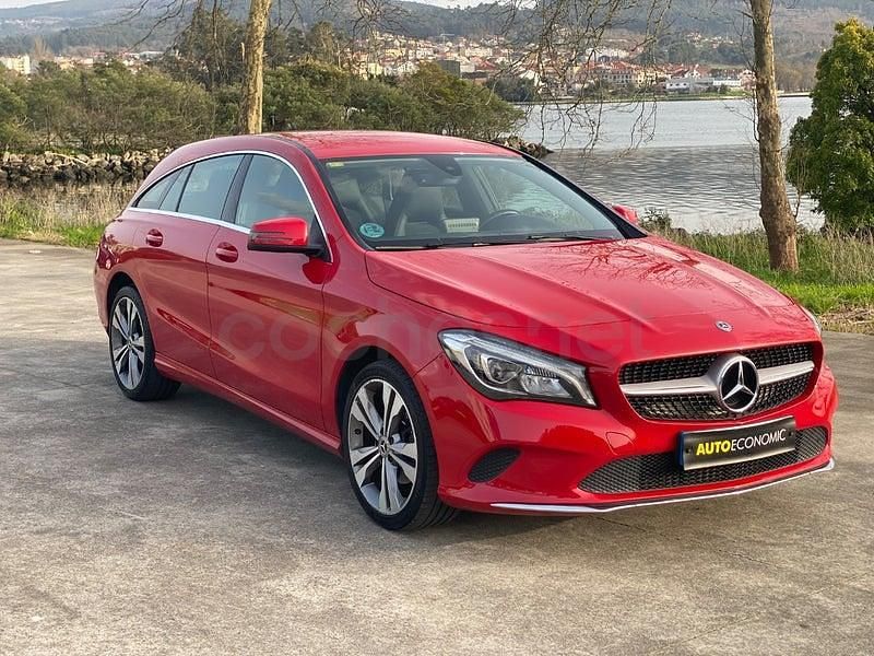 Usado Mercedes CLA200 Shooting Brake 136 CV (100 kW) 2018 Rojo Familiar
