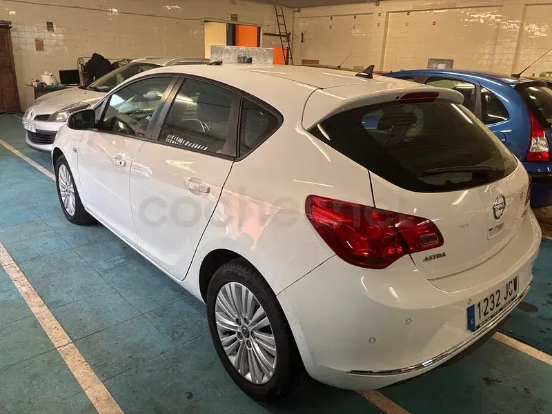 Usado Opel Astra Excellence 110 CV (80 kW) 2015 Blanco Berlina