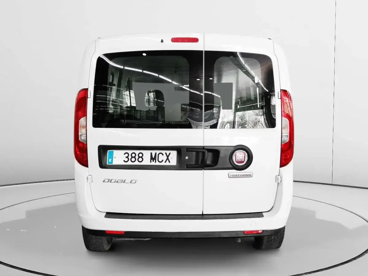 Usado Fiat Doblò 106 CV (77 kW) 2022 Blanco Monovolumen