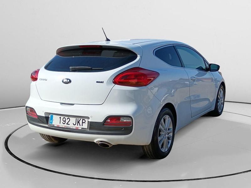 Usado Kia Ceed GT 110 CV (80 kW) 2015 Blanco Utilitario