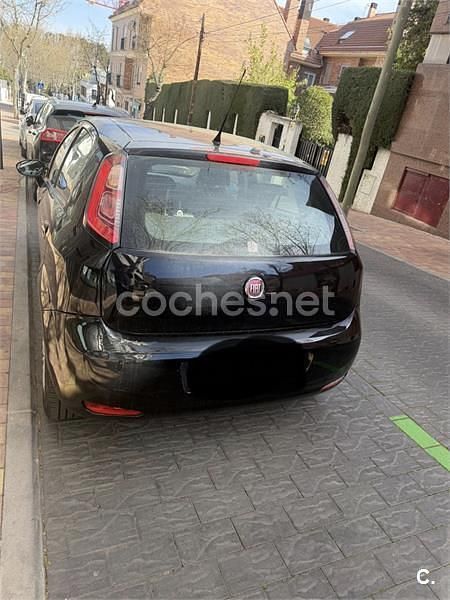 Usado Fiat Punto Easy 75 CV (55 kW) 2014 Negro Utilitario