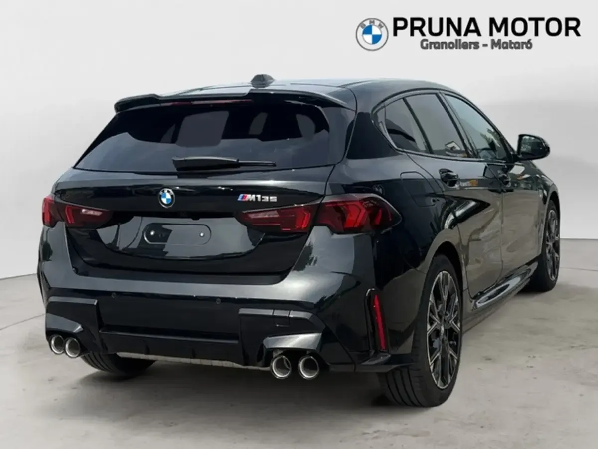 Nuevo BMW M135 Comfort Edition 300 CV (220 kW) 2026 Negro Utilitario