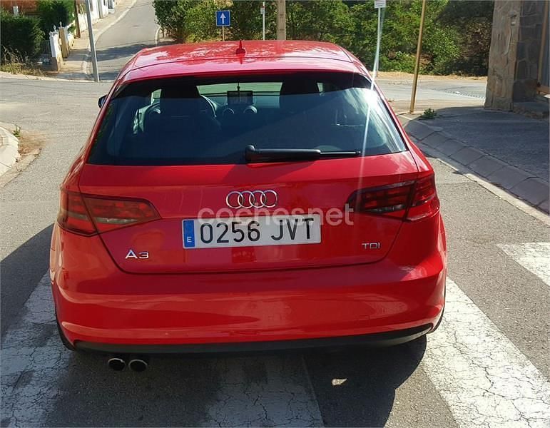 Usado Audi A3 Ambiente 150 CV (110 kW) 2014 Rojo Berlina