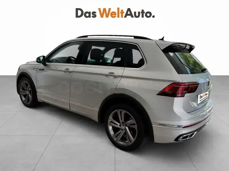 Usado VW Tiguan R-line 150 CV (110 kW) 2023 Gris / plata SUV