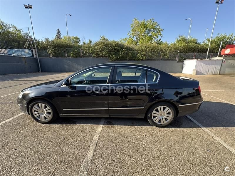 Usado VW Passat Highline 140 CV (102 kW) 2005 Negro Berlina