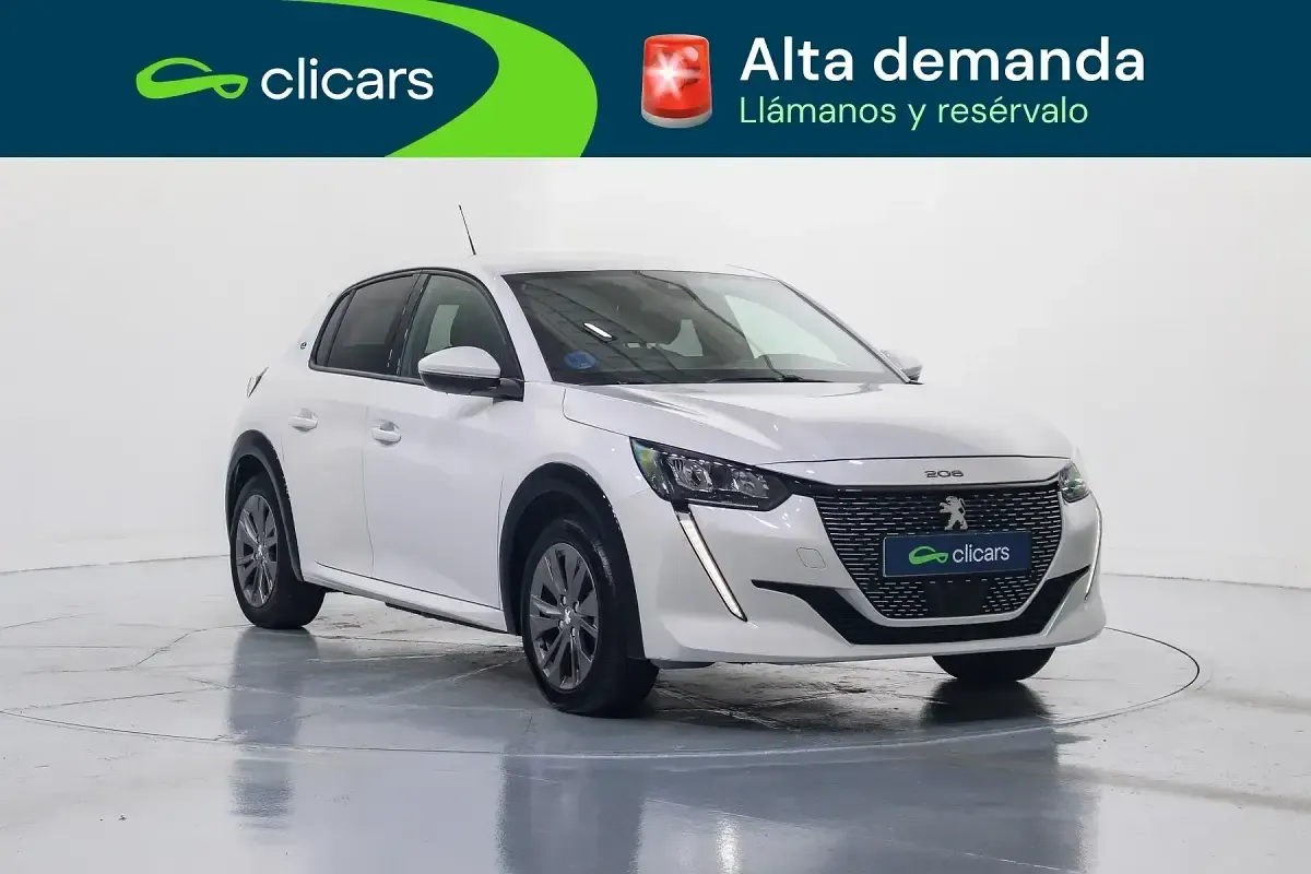 Usado Peugeot e-208 Allure 100 kW (136 CV) 2021 Blanco Utilitario