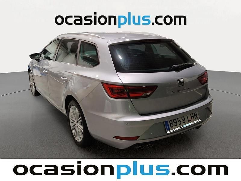 Usado Seat Leon XCELLENCE 150 CV (110 kW) 2020 Gris plata Monovolumen