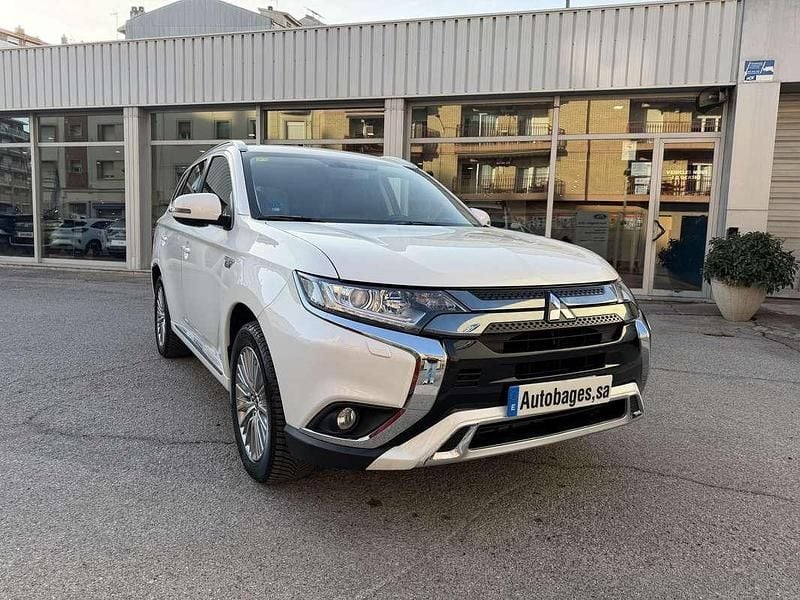 Usado Mitsubishi Outlander P-HEV Motion 224 CV (164 kW) 2020 Blanco SUV