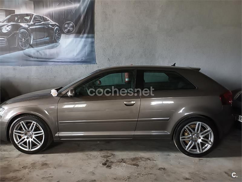 Usado Audi A3 Attraction 140 CV (102 kW) 2011 Gris / plata Utilitario
