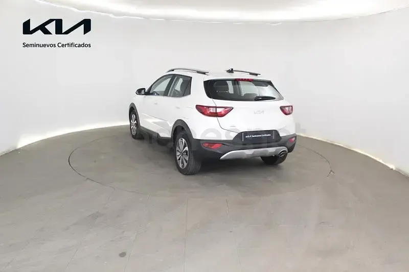 Usado Kia Stonic 100 CV (73 kW) 2025 Blanco SUV