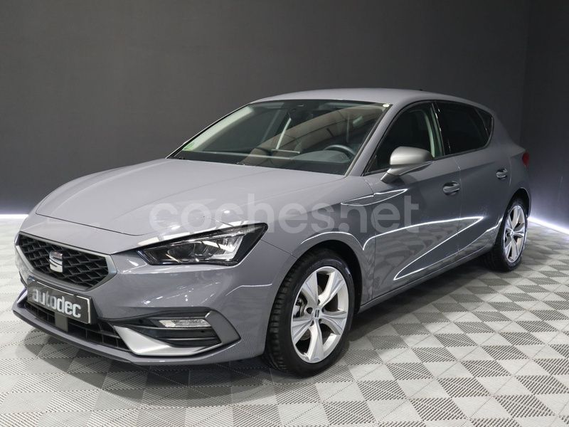 Usado Seat Leon Style 150 CV (110 kW) 2024 Gris Berlina
