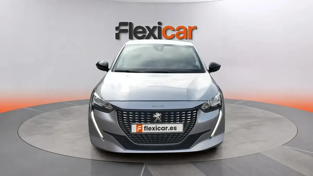 Usado Peugeot 208 Active 101 CV (74 kW) 2023 Gris Utilitario