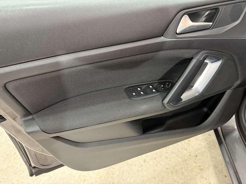 Usado Peugeot 308 Allure 131 CV (96 kW) 2021 Gris Utilitario