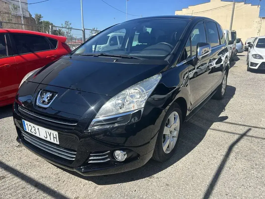 Usado Peugeot 5008 Premium 111 CV (81 kW) 2012 Negro Monovolumen