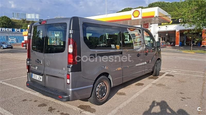 Usado Opel Vivaro 145 HP (106 kW) 2017 Cinzento Monovolume