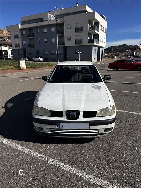 Usado Seat Ibiza Sport 75 CV (55 kW) 2001 Blanco Utilitario