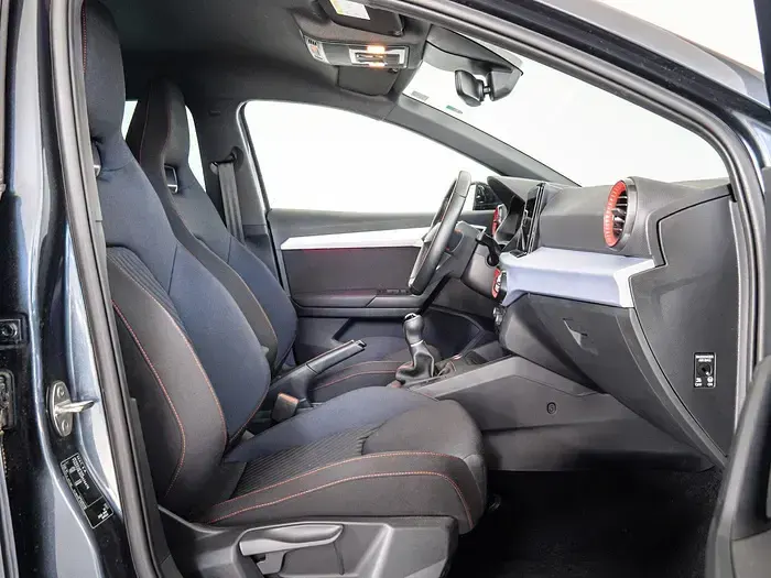 Usado Seat Ibiza FR 115 CV (84 kW) 2025 Gris Utilitario