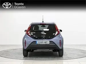 Usado Toyota Aygo Play 72 CV (52 kW) 2024 Gris