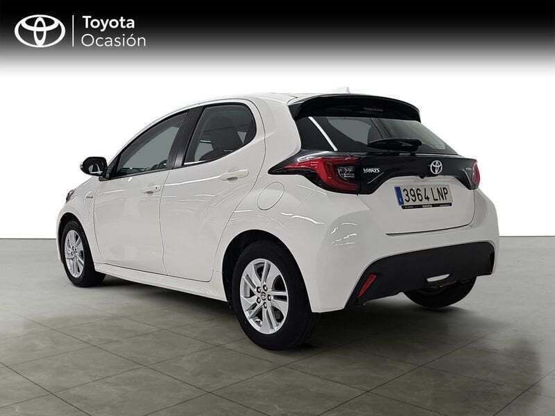 Usado Toyota Yaris Active 116 CV (85 kW) 2024 Blanco Utilitario
