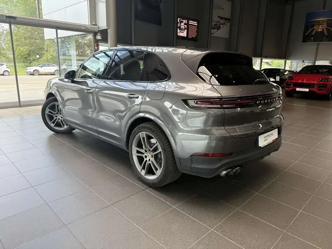 Usado Porsche Cayenne E-Hybrid 470 CV (345 kW) 2023 Gris SUV